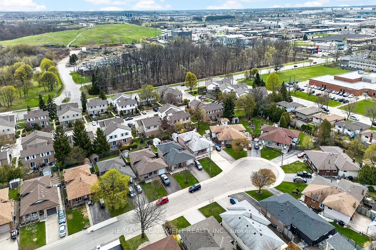 Photo 3 of 35 Rangeview Court, Hamilton, Quinndale — HOMEH