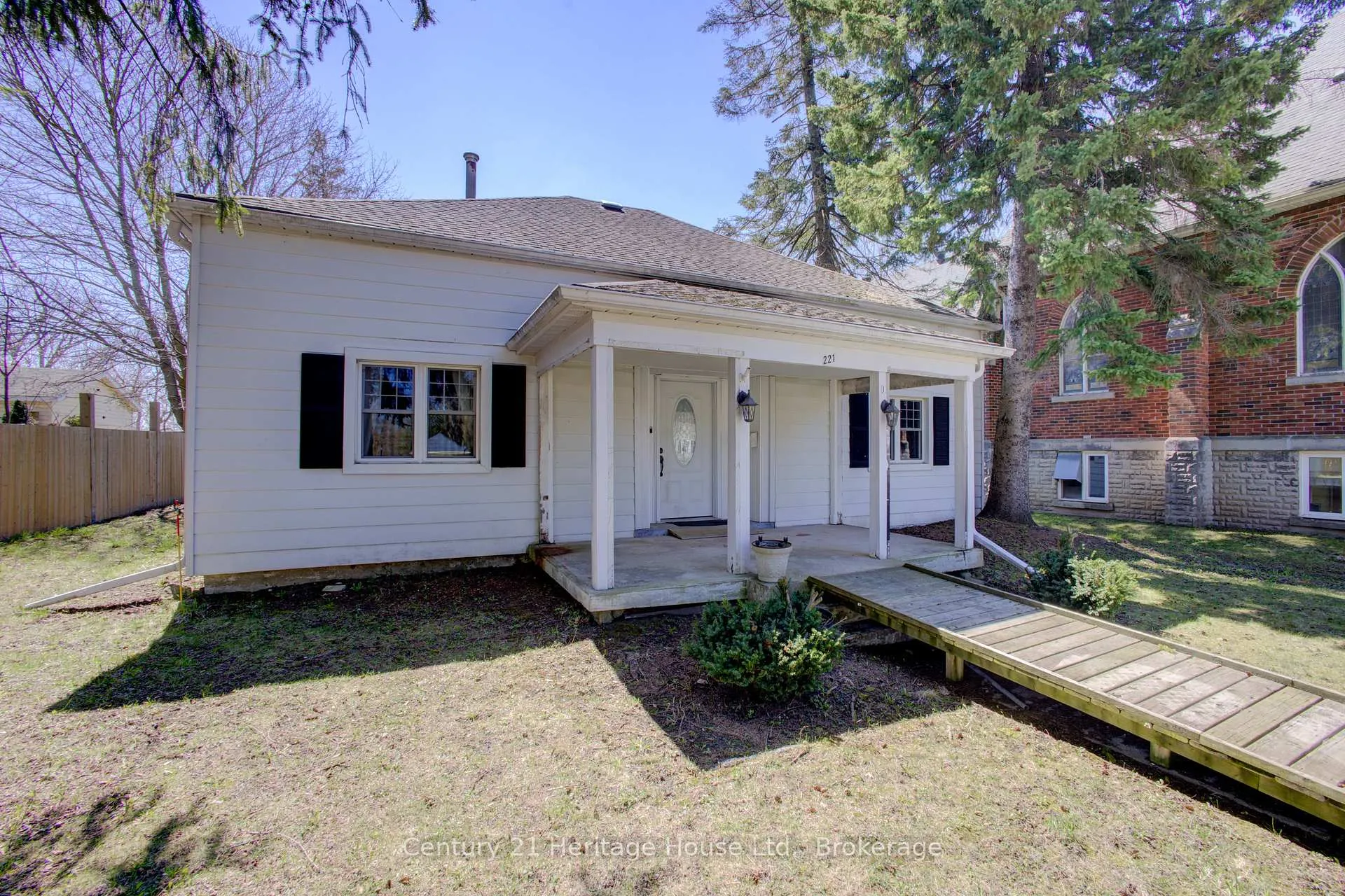 Photo 5 of 221 Lambton Street E, West Grey — HOMEH