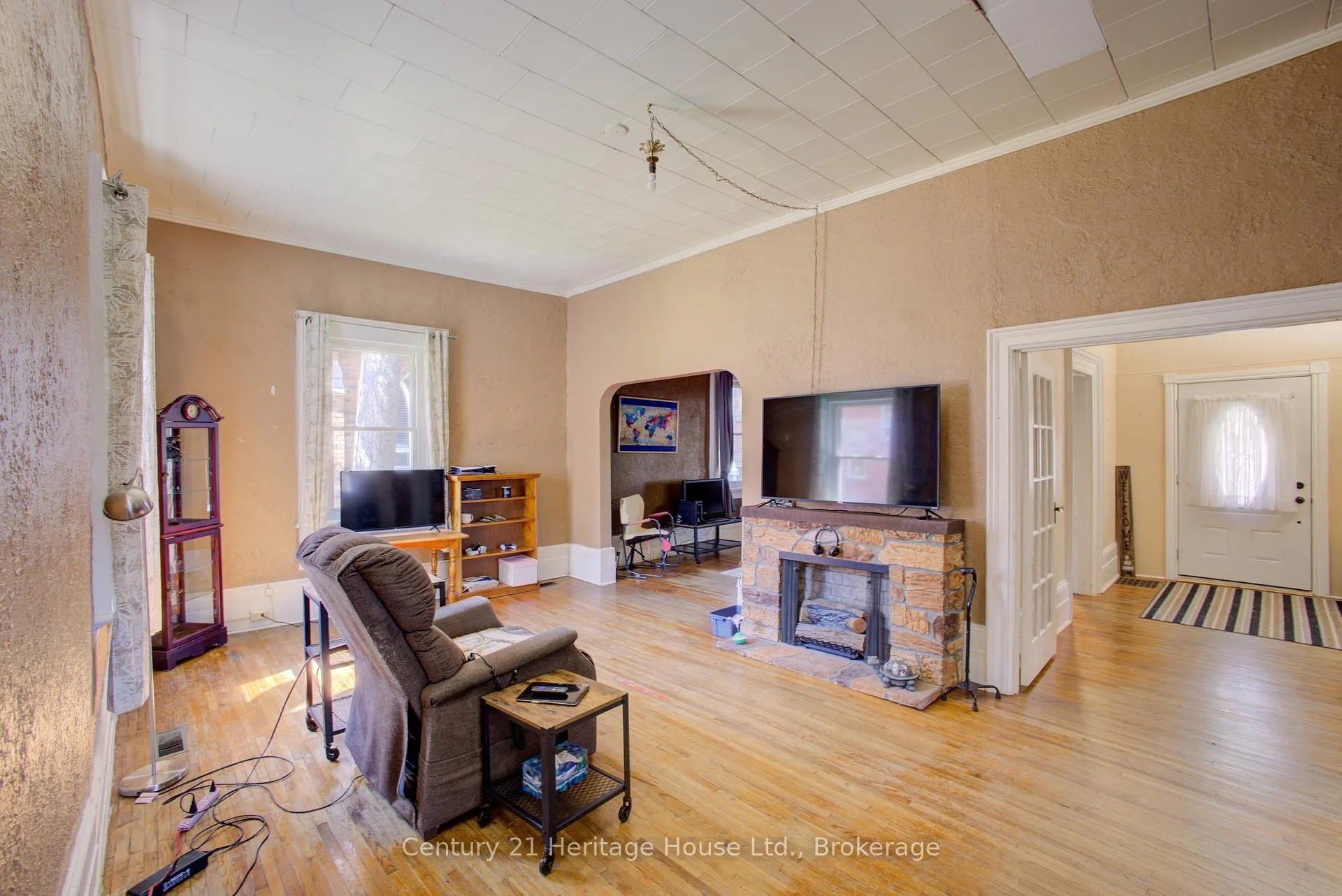 Photo 15 of 221 Lambton Street E, West Grey — HOMEH