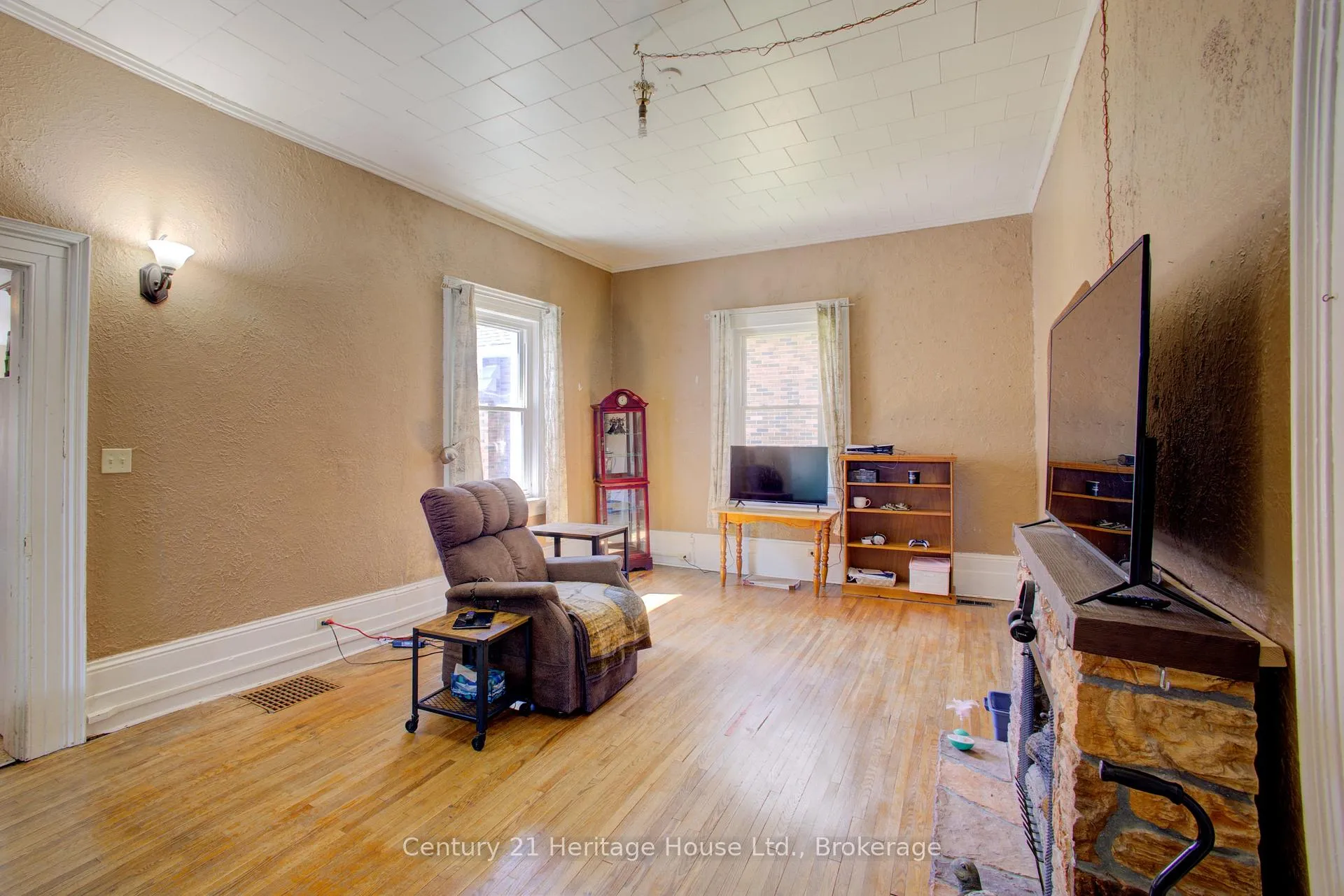 Photo 16 of 221 Lambton Street E, West Grey — HOMEH