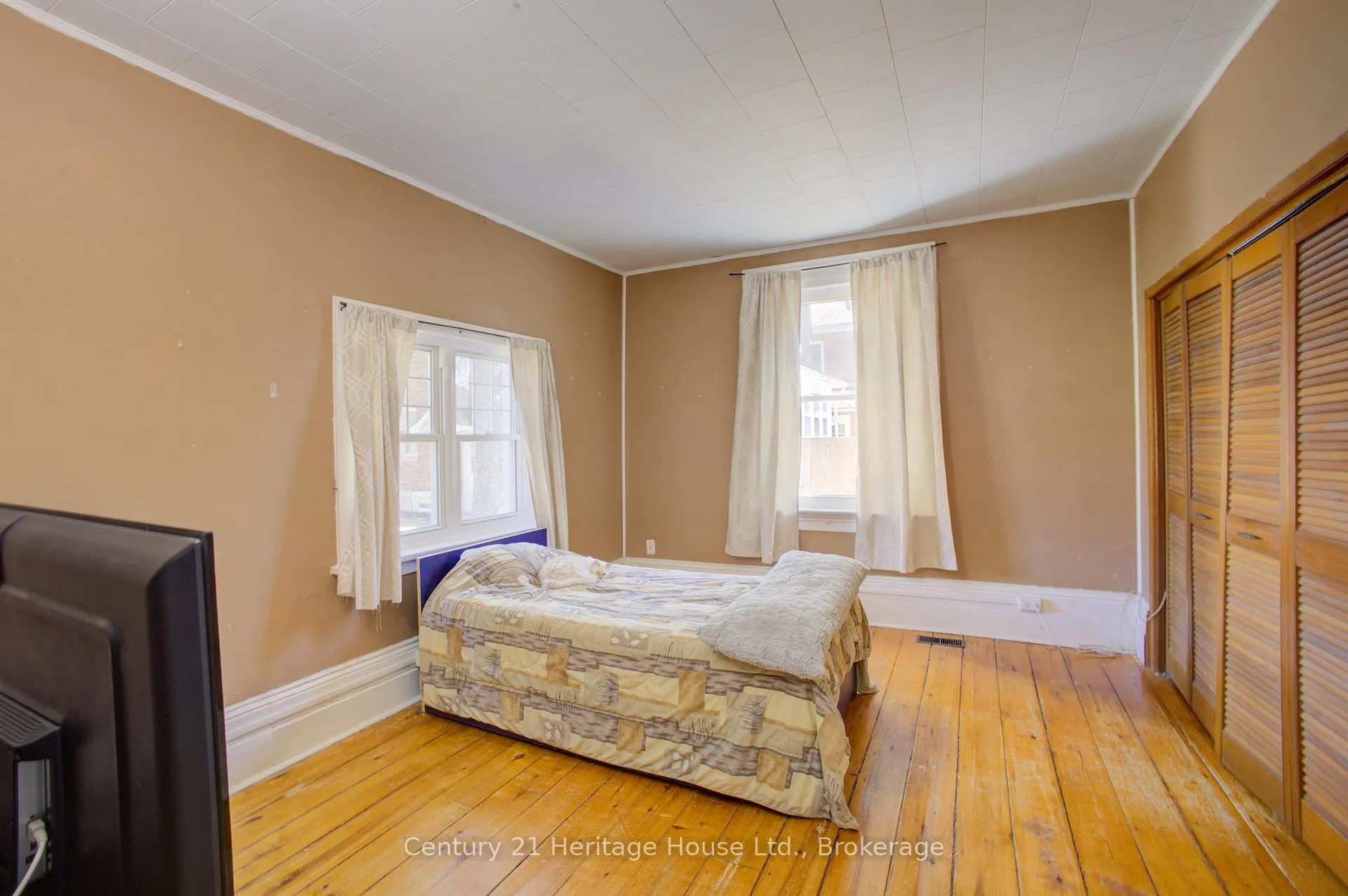 Photo 17 of 221 Lambton Street E, West Grey — HOMEH