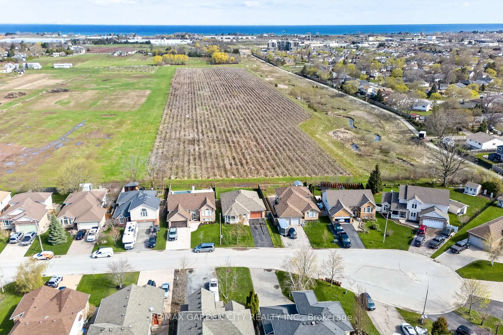 Photo 2 of 5117 meadowood Lane, Lincoln, Beamsville — HOMEH