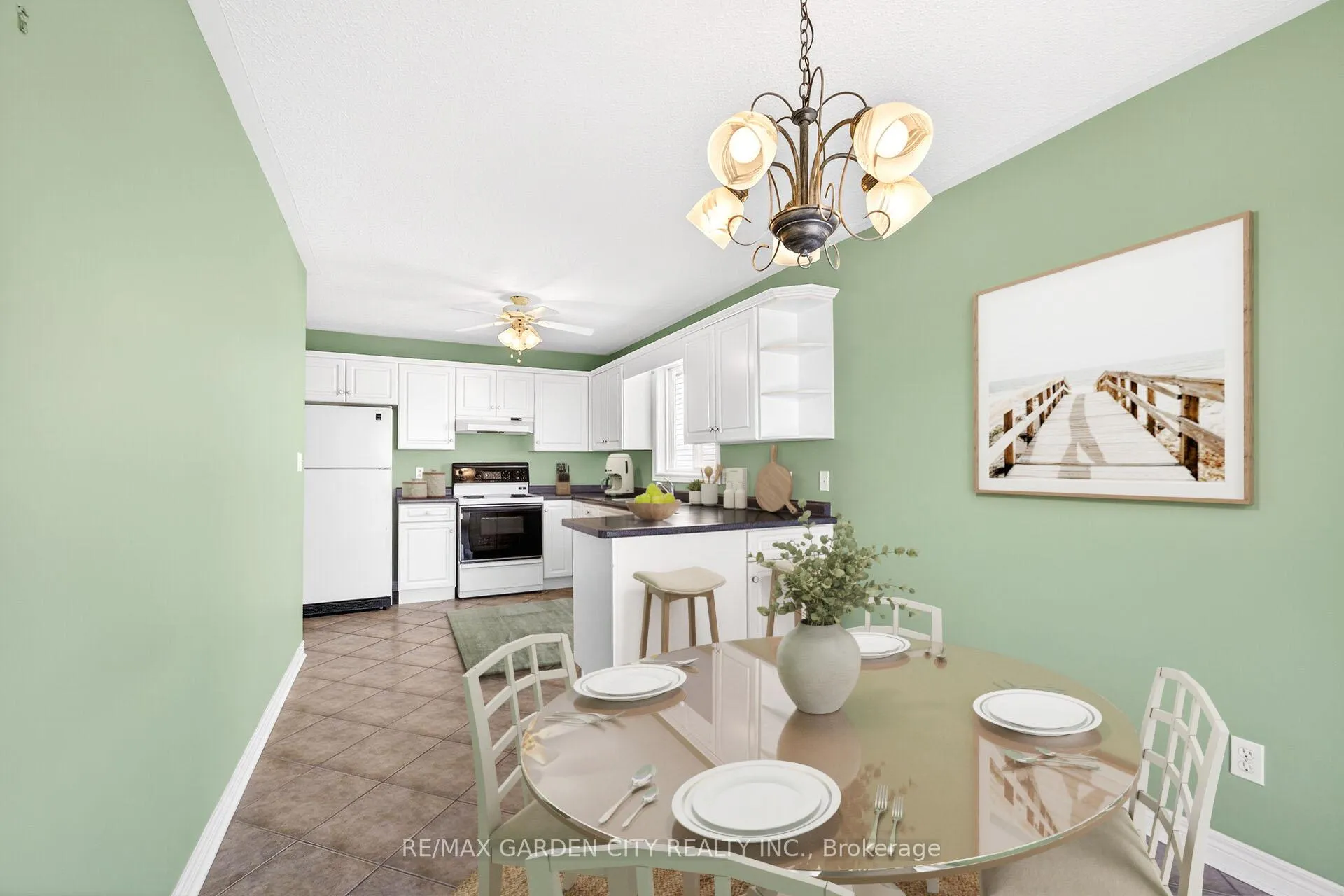 Photo 7 of 5117 meadowood Lane, Lincoln, Beamsville — HOMEH