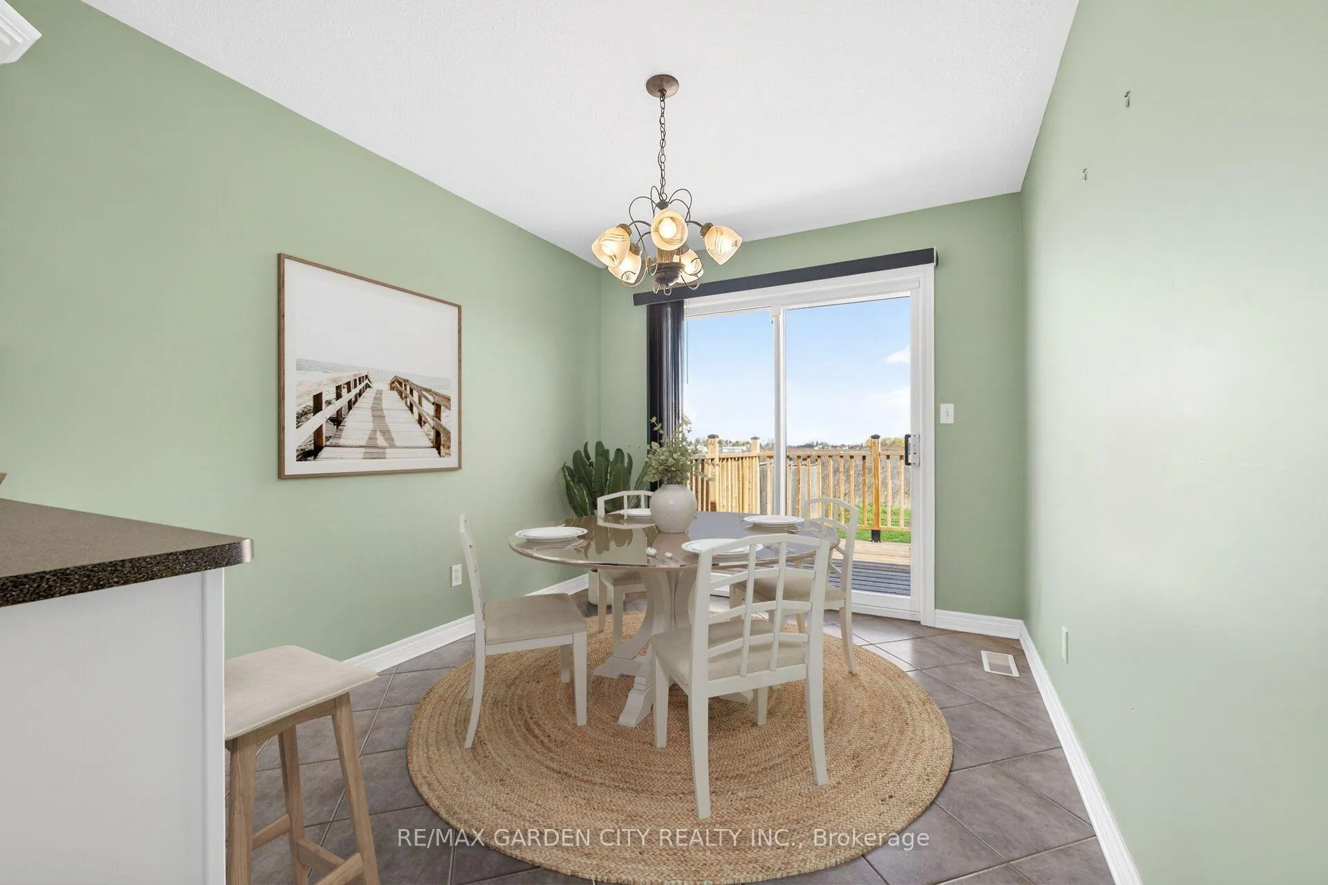 Photo 9 of 5117 meadowood Lane, Lincoln, Beamsville — HOMEH