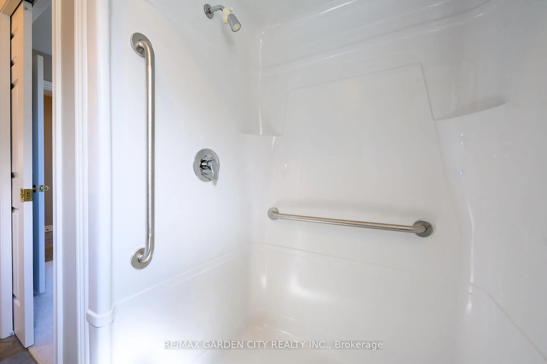 Photo 14 of 5117 meadowood Lane, Lincoln, Beamsville — HOMEH