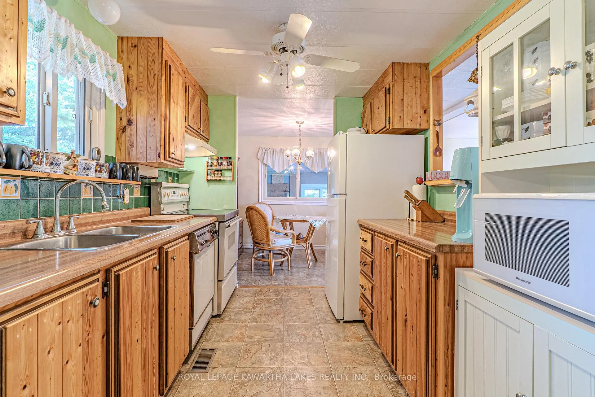 Photo 10 of 4 Vista Drive, Kawartha Lakes, Fenelon — HOMEH