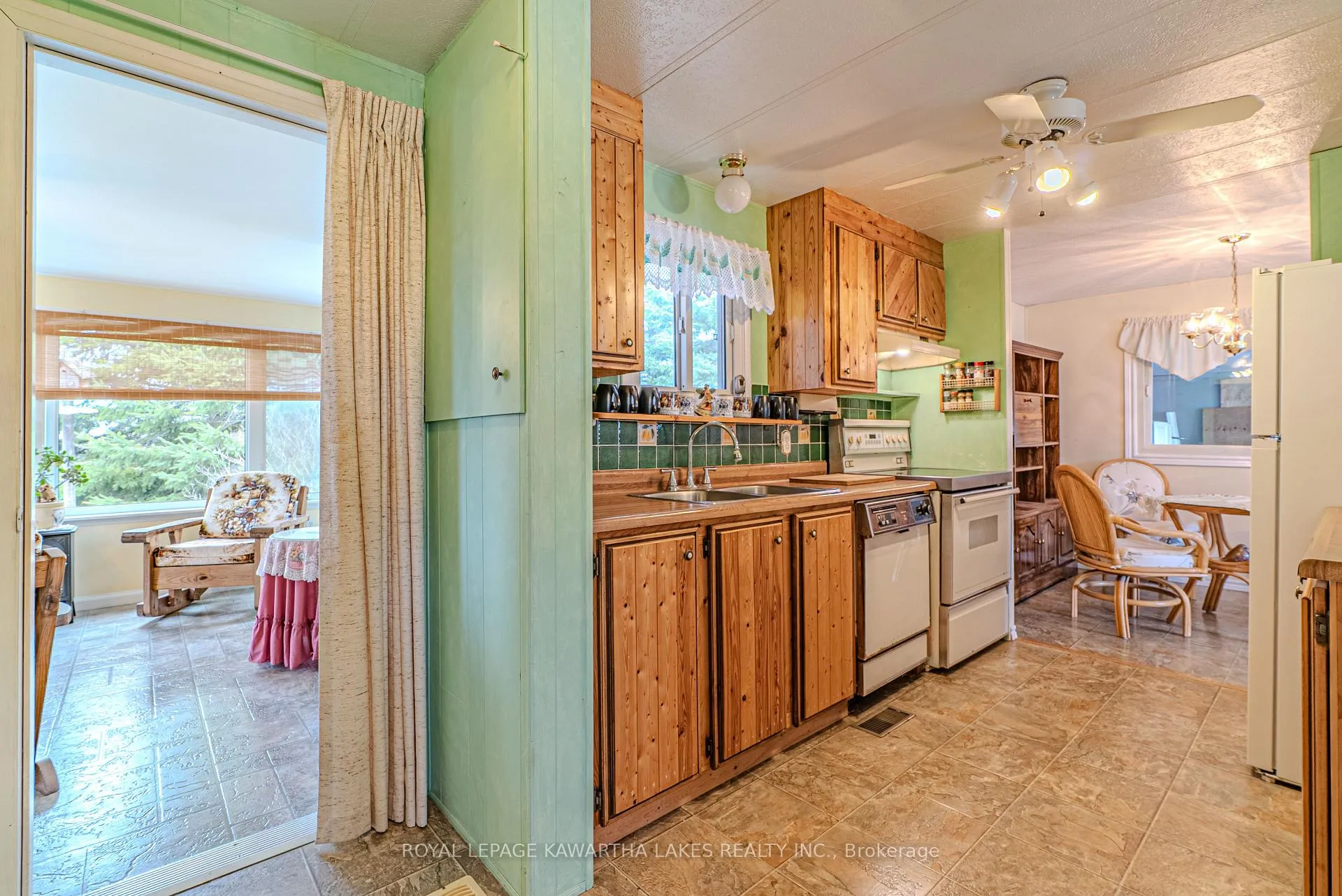 Photo 11 of 4 Vista Drive, Kawartha Lakes, Fenelon — HOMEH