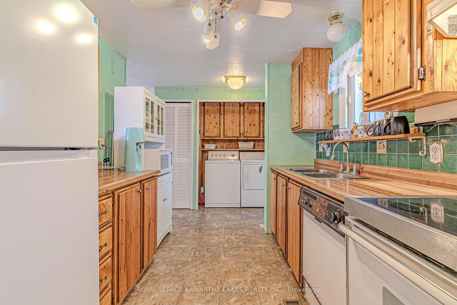 Photo 12 of 4 Vista Drive, Kawartha Lakes, Fenelon — HOMEH