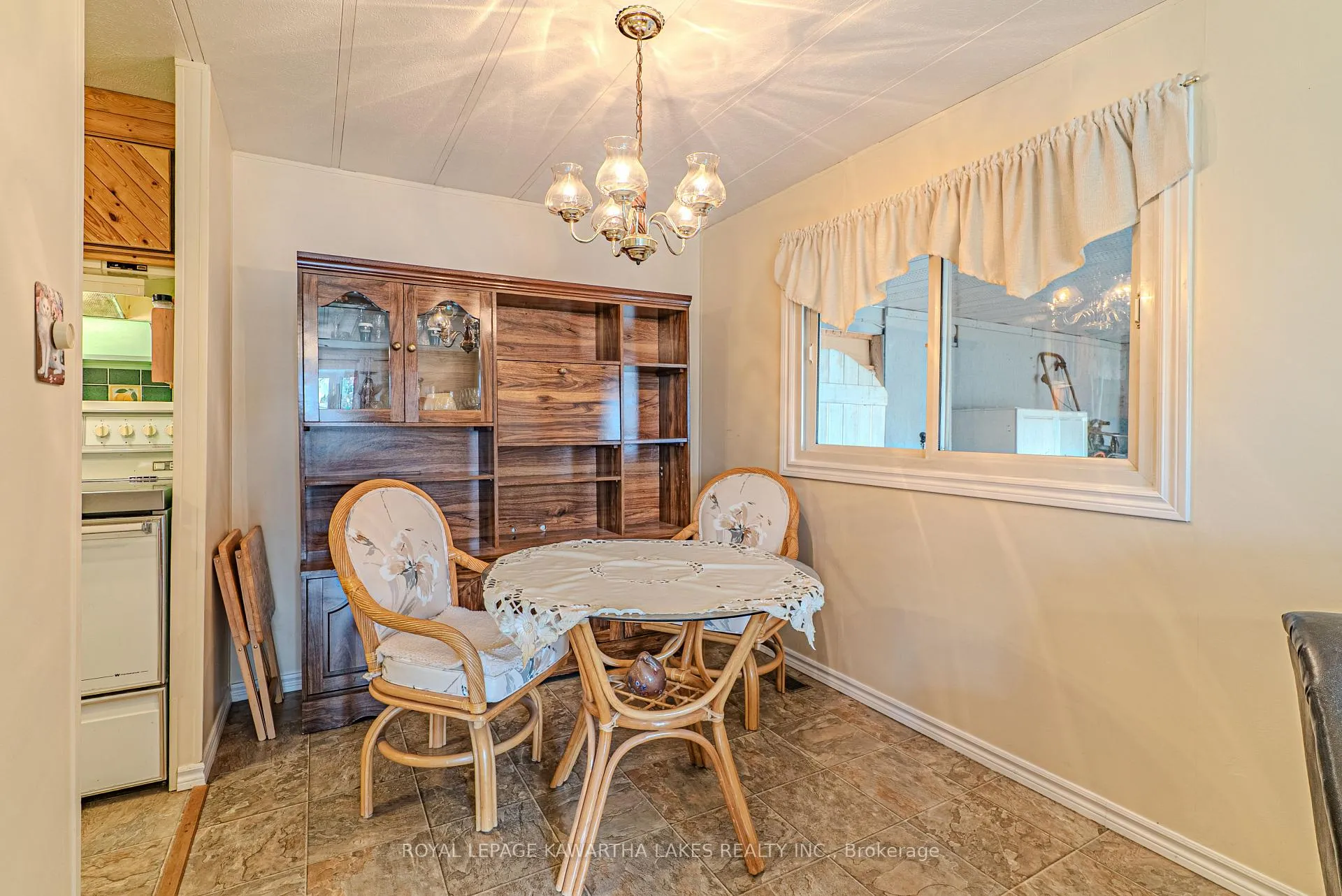 Photo 13 of 4 Vista Drive, Kawartha Lakes, Fenelon — HOMEH