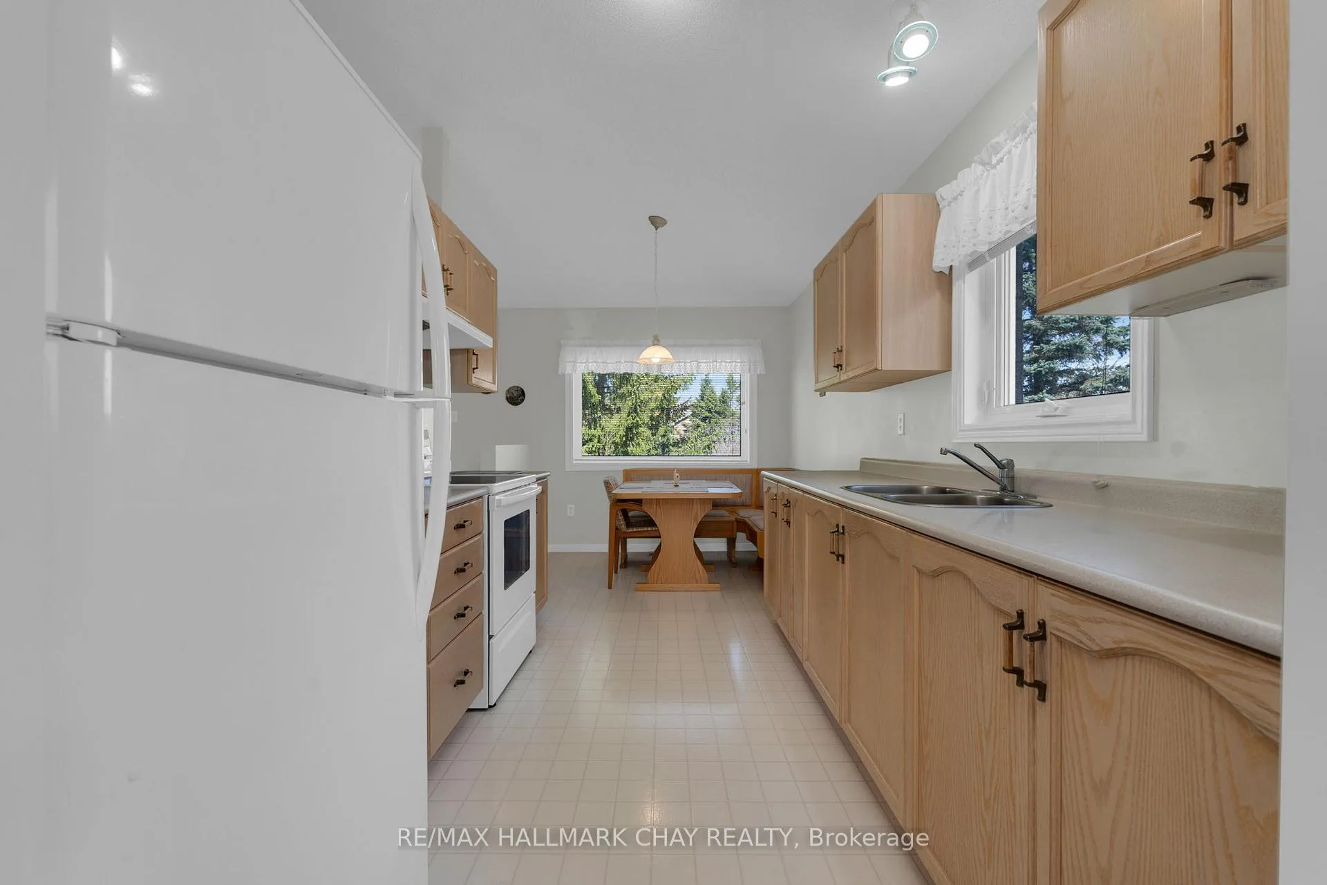 Photo 7 of 42 Webb Street, Barrie, Painswick North — HOMEH
