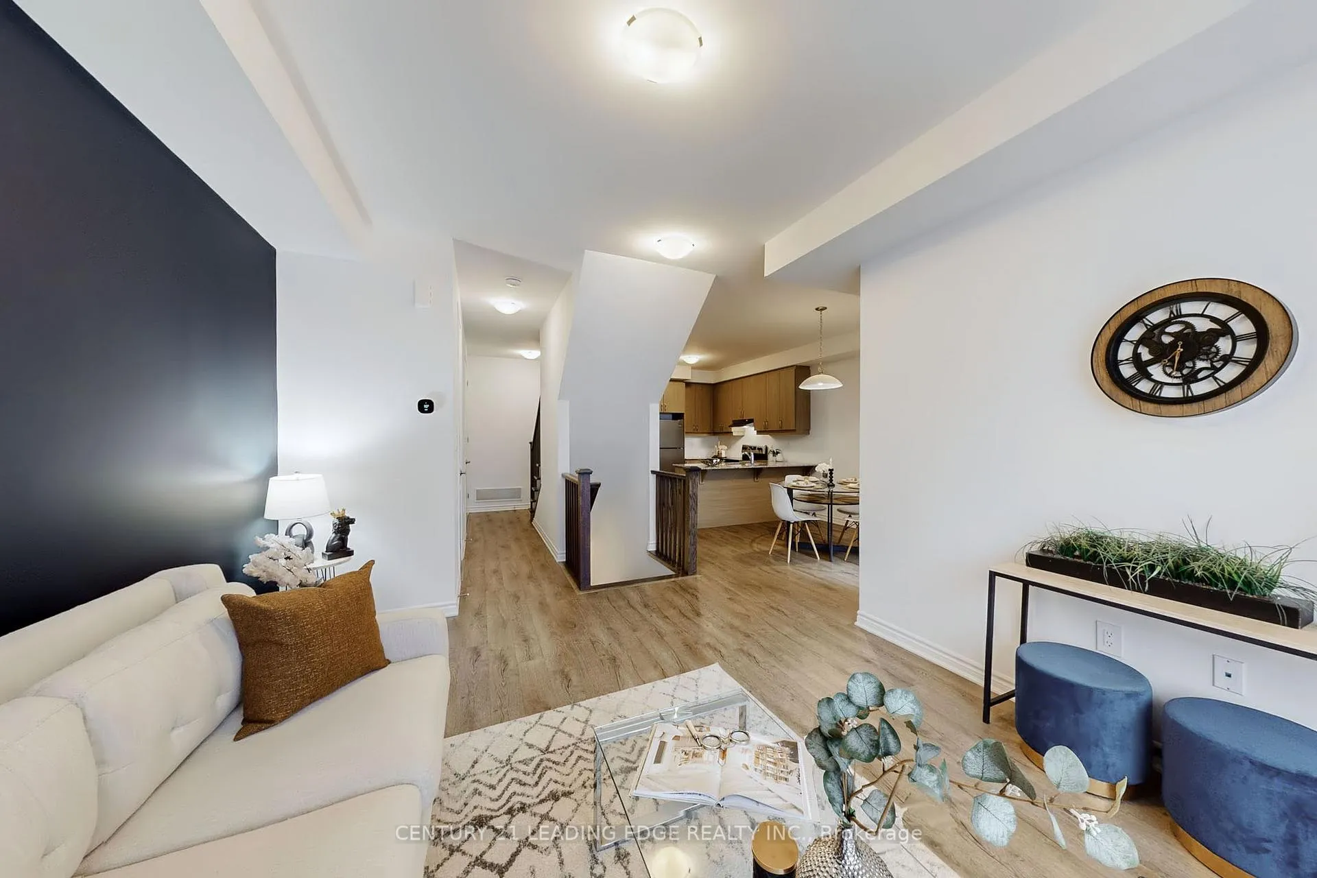 Photo 5 of 161 Keppel Circle, Brampton, Northwest Brampton — HOMEH