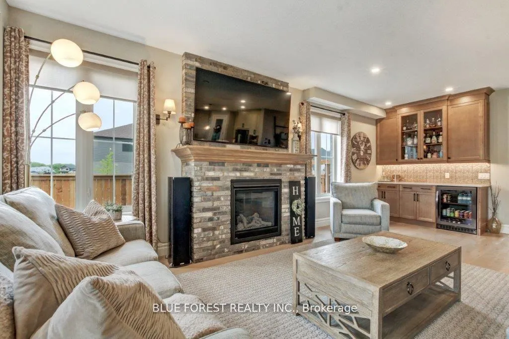 Photo 8 of 192 Foxborough Place, Thames Centre, Thorndale — HOMEH