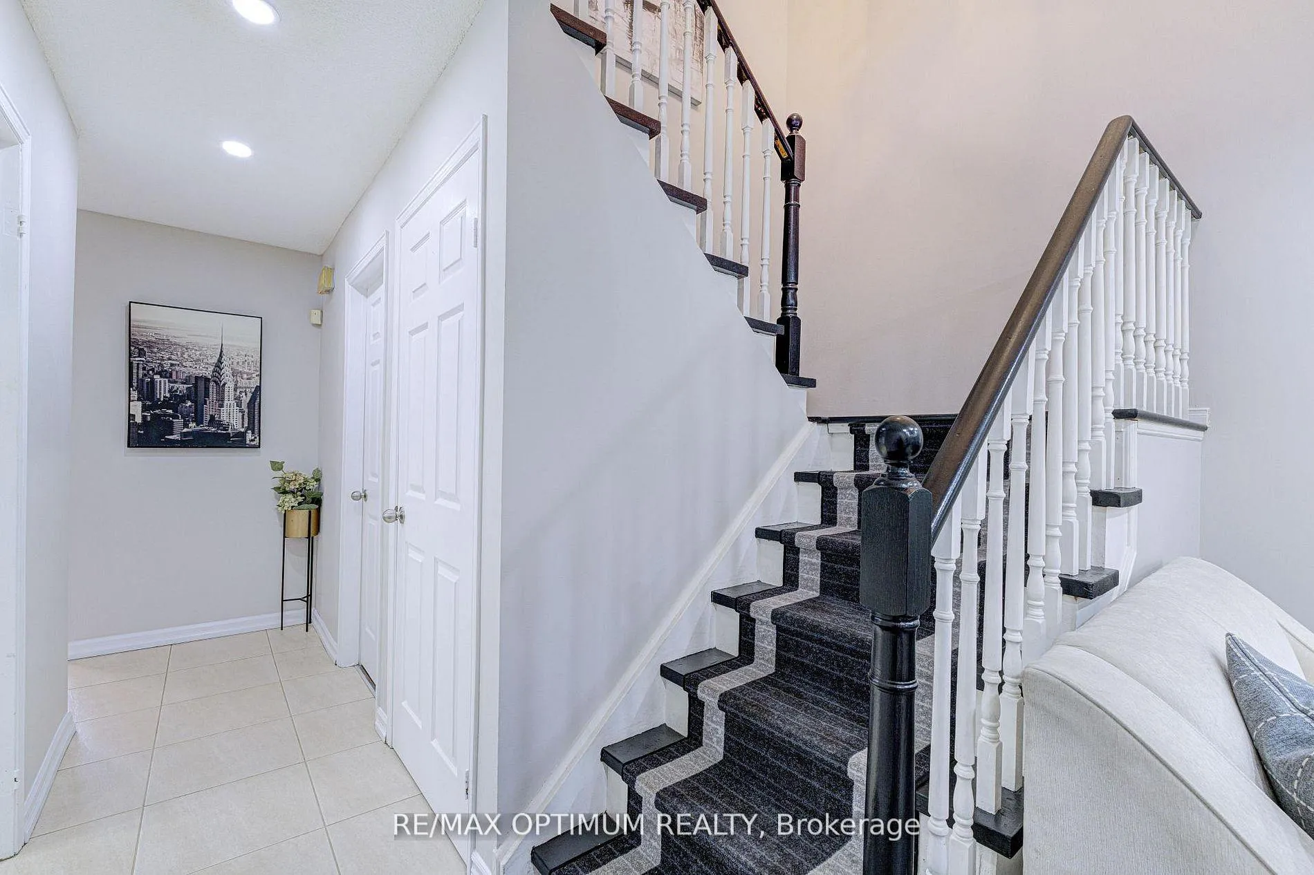 Photo 8 of 15 Rosebud Avenue, Brampton, Brampton West — HOMEH