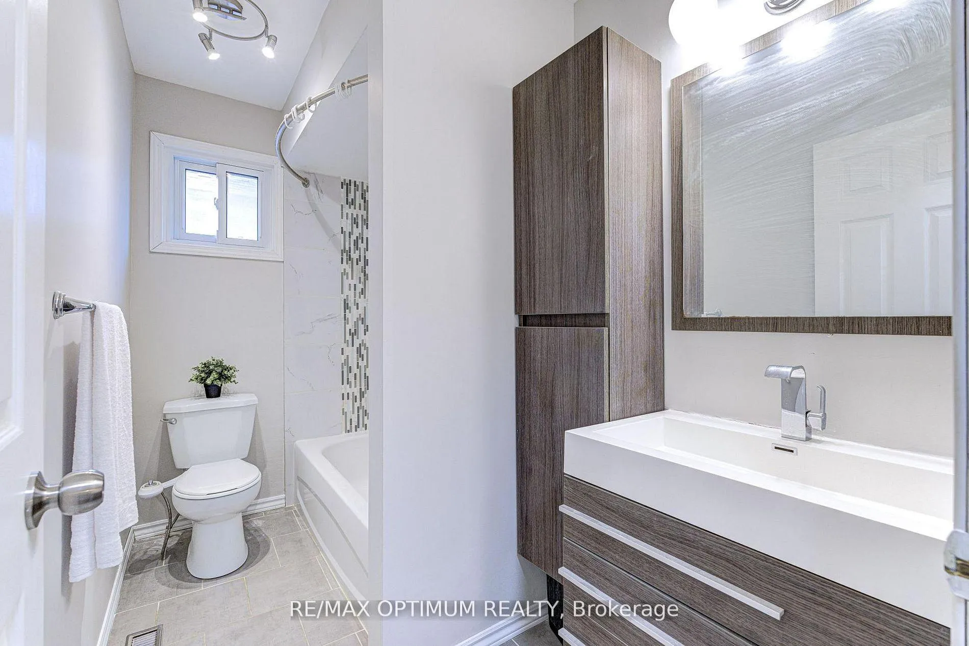 Photo 30 of 15 Rosebud Avenue, Brampton, Brampton West — HOMEH