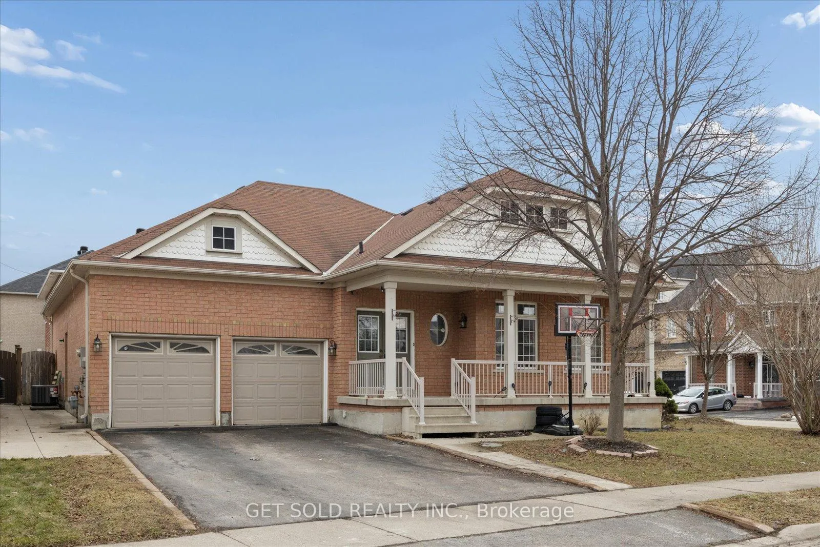 Photo 2 of 16 Deerchase Road, Brampton, Bram East — HOMEH