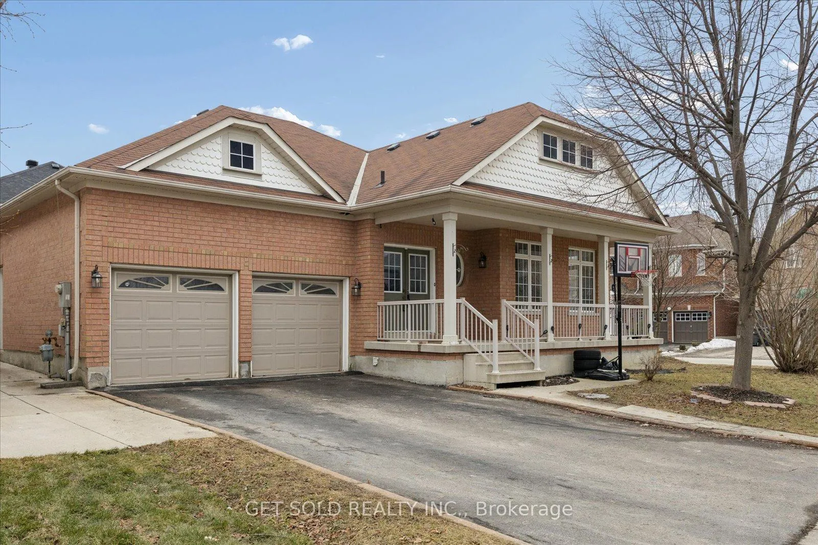 Photo 3 of 16 Deerchase Road, Brampton, Bram East — HOMEH