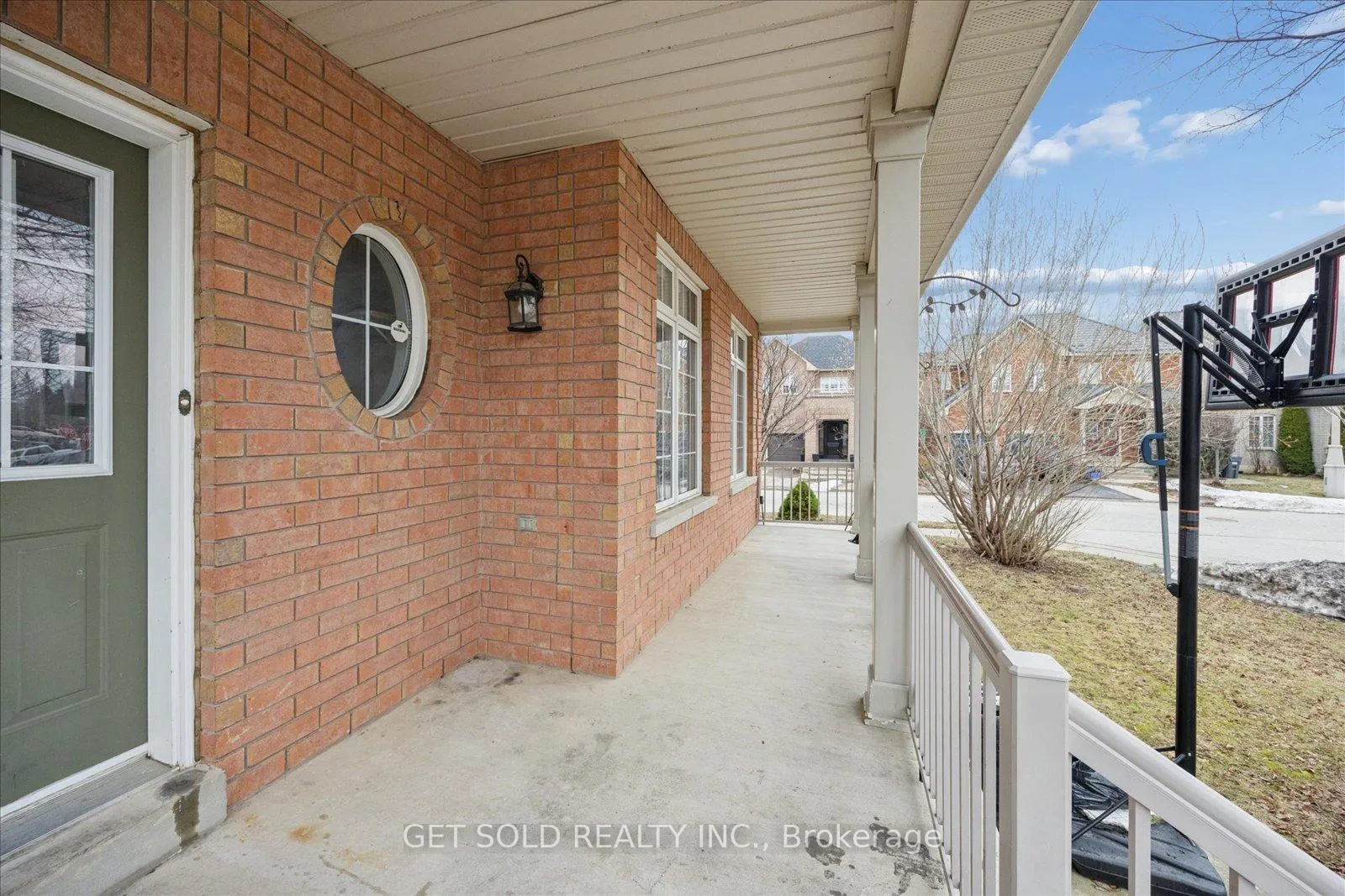 Photo 5 of 16 Deerchase Road, Brampton, Bram East — HOMEH