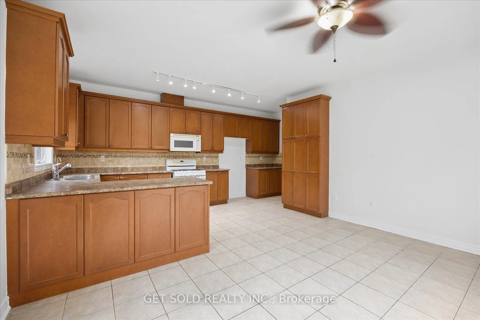 Photo 17 of 16 Deerchase Road, Brampton, Bram East — HOMEH