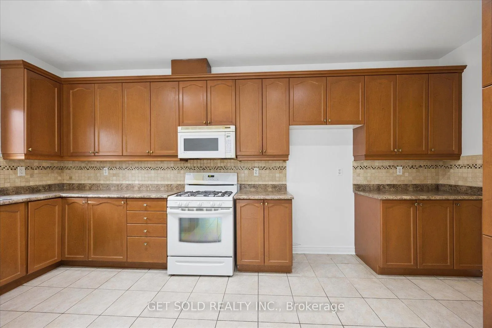 Photo 19 of 16 Deerchase Road, Brampton, Bram East — HOMEH