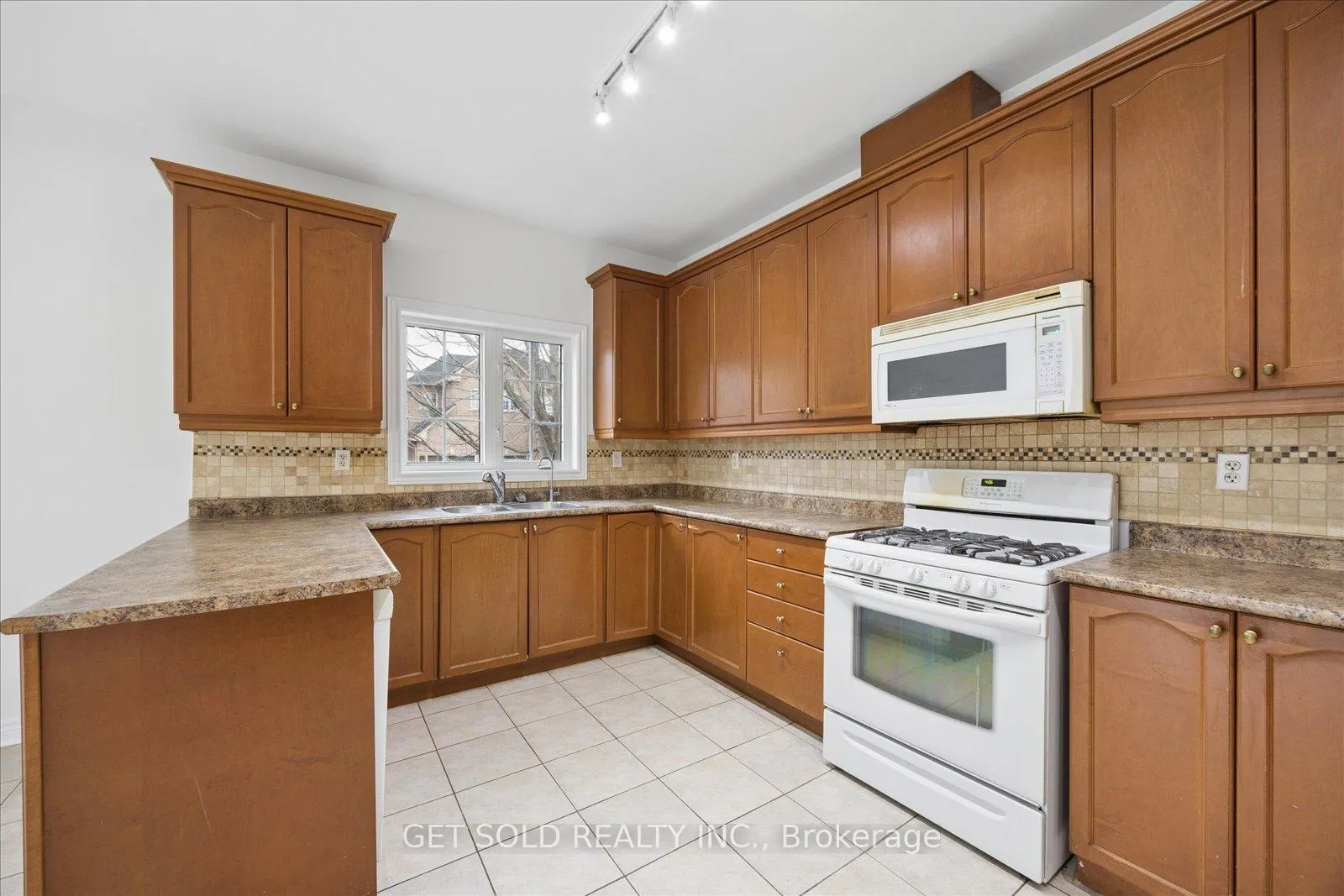 Photo 20 of 16 Deerchase Road, Brampton, Bram East — HOMEH