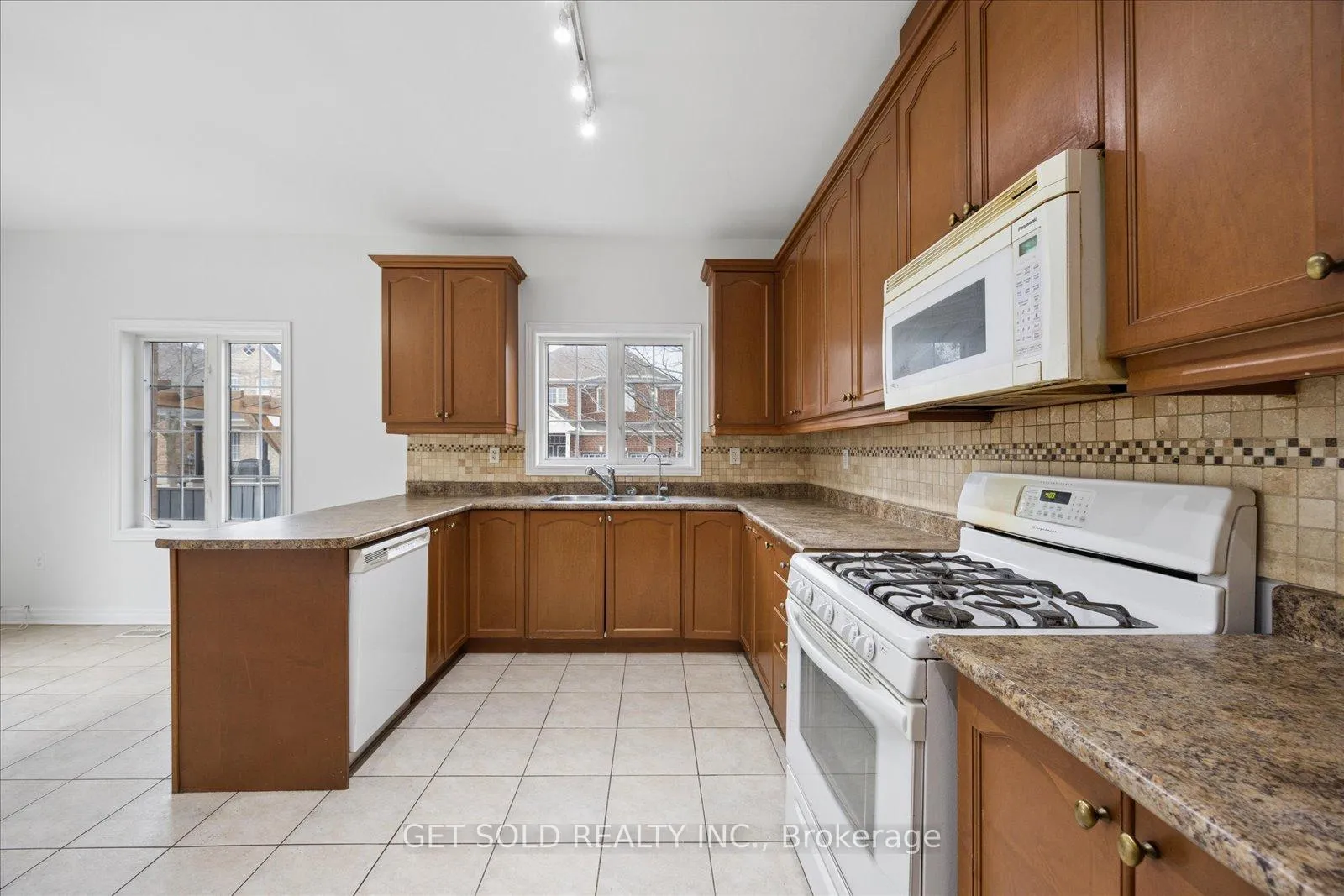 Photo 21 of 16 Deerchase Road, Brampton, Bram East — HOMEH