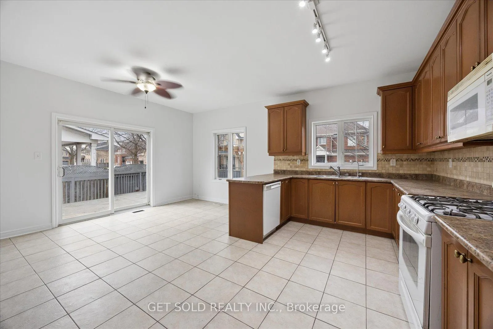 Photo 22 of 16 Deerchase Road, Brampton, Bram East — HOMEH