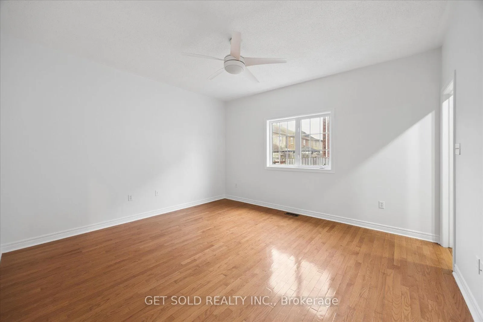 Photo 28 of 16 Deerchase Road, Brampton, Bram East — HOMEH