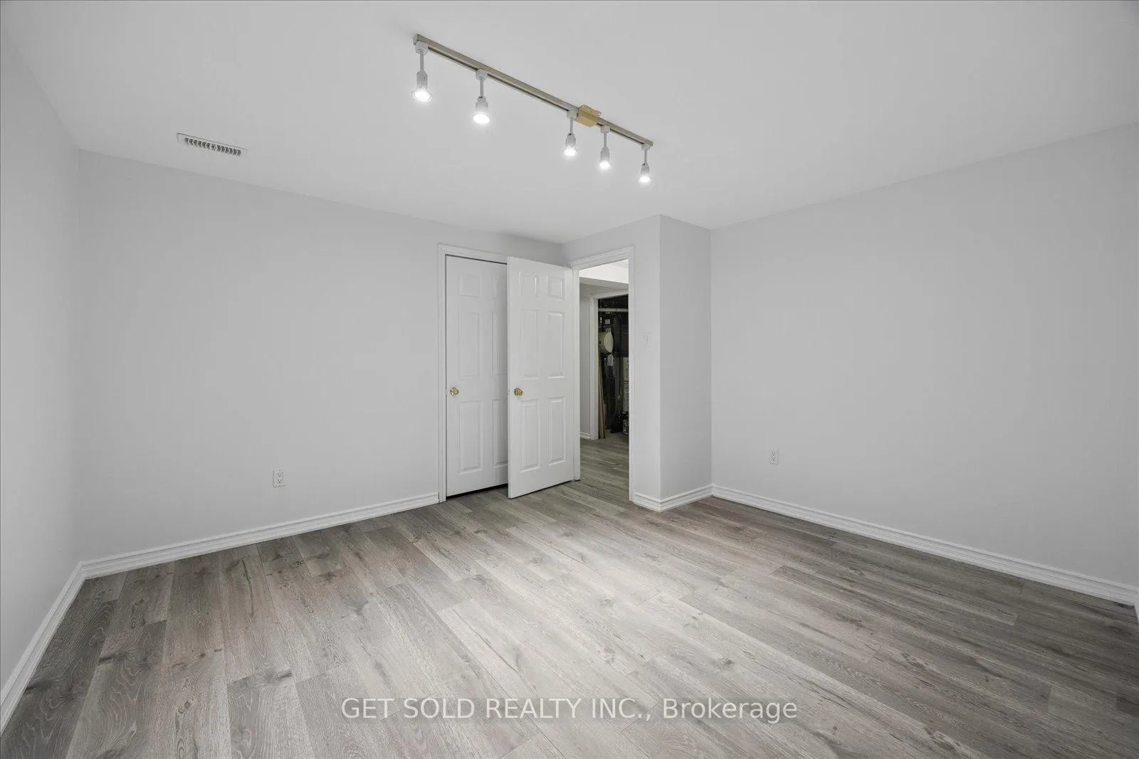 Photo 39 of 16 Deerchase Road, Brampton, Bram East — HOMEH