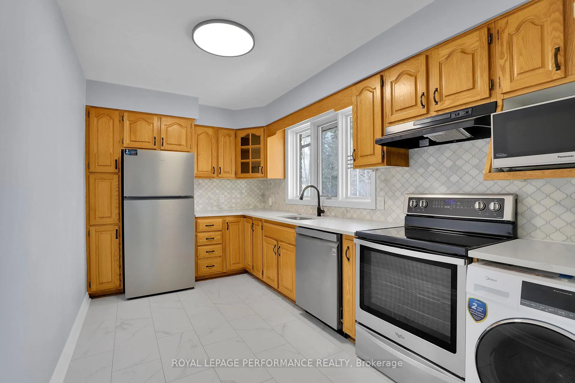 Photo 2 of Unit upper unit, 934 Smyth Road, Ottawa, Elmvale Acres/Urbandale — HOMEH