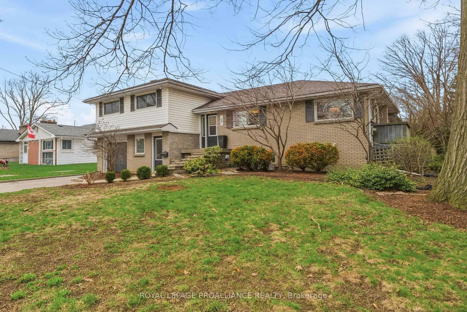 Photo 35 of 25 Southwood Crescent, Belleville, Belleville Ward — HOMEH