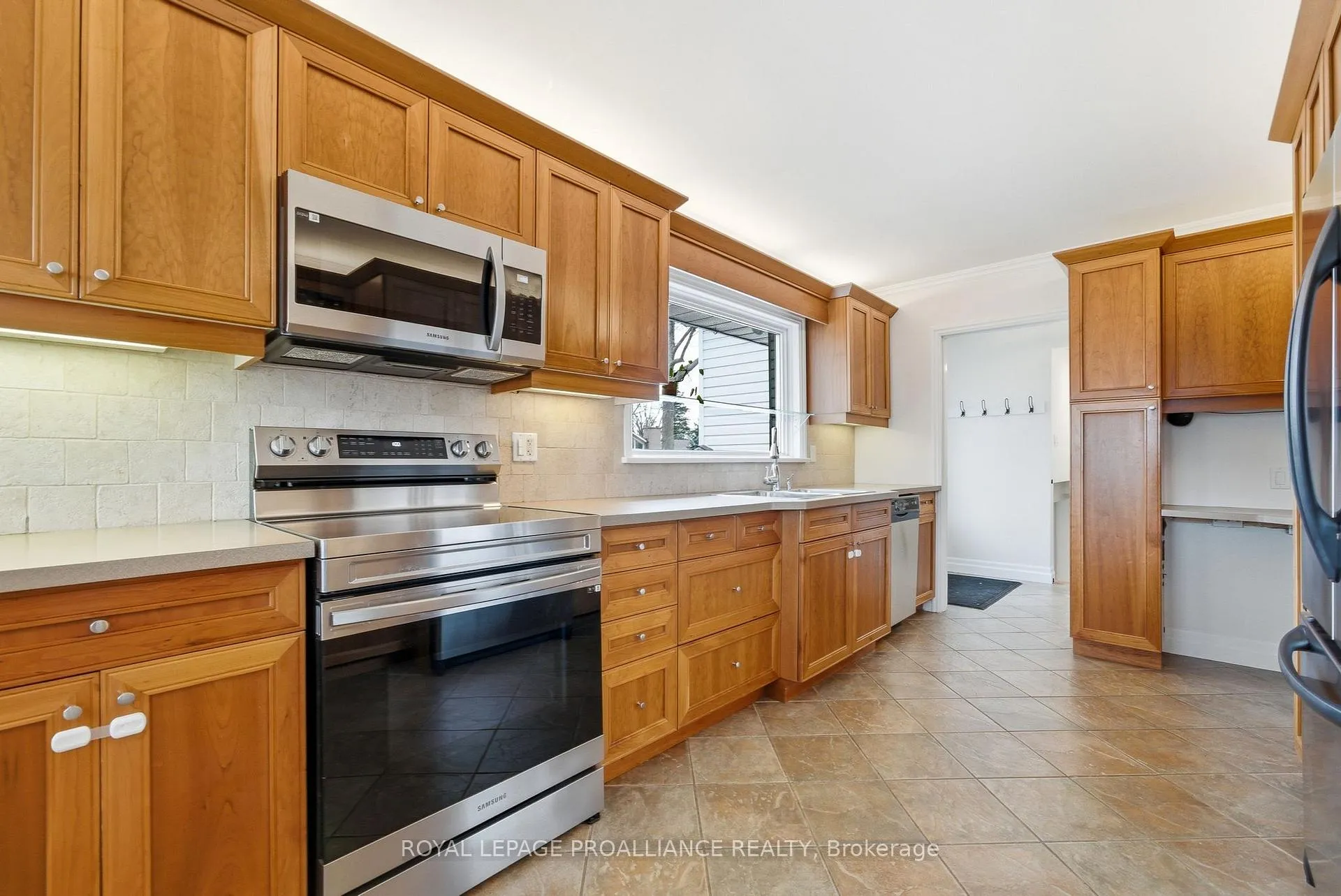 Photo 13 of 25 Southwood Crescent, Belleville, Belleville Ward — HOMEH