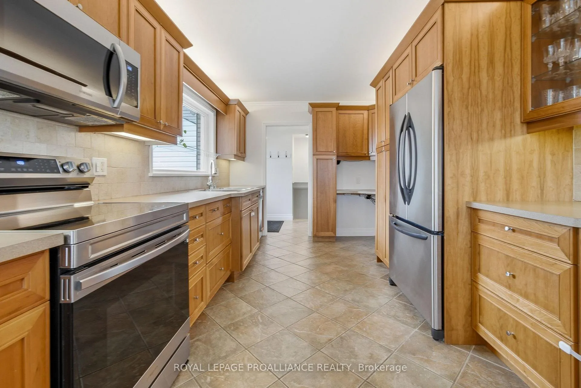 Photo 14 of 25 Southwood Crescent, Belleville, Belleville Ward — HOMEH