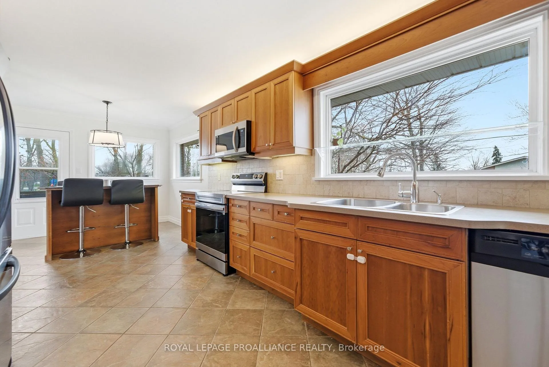Photo 15 of 25 Southwood Crescent, Belleville, Belleville Ward — HOMEH