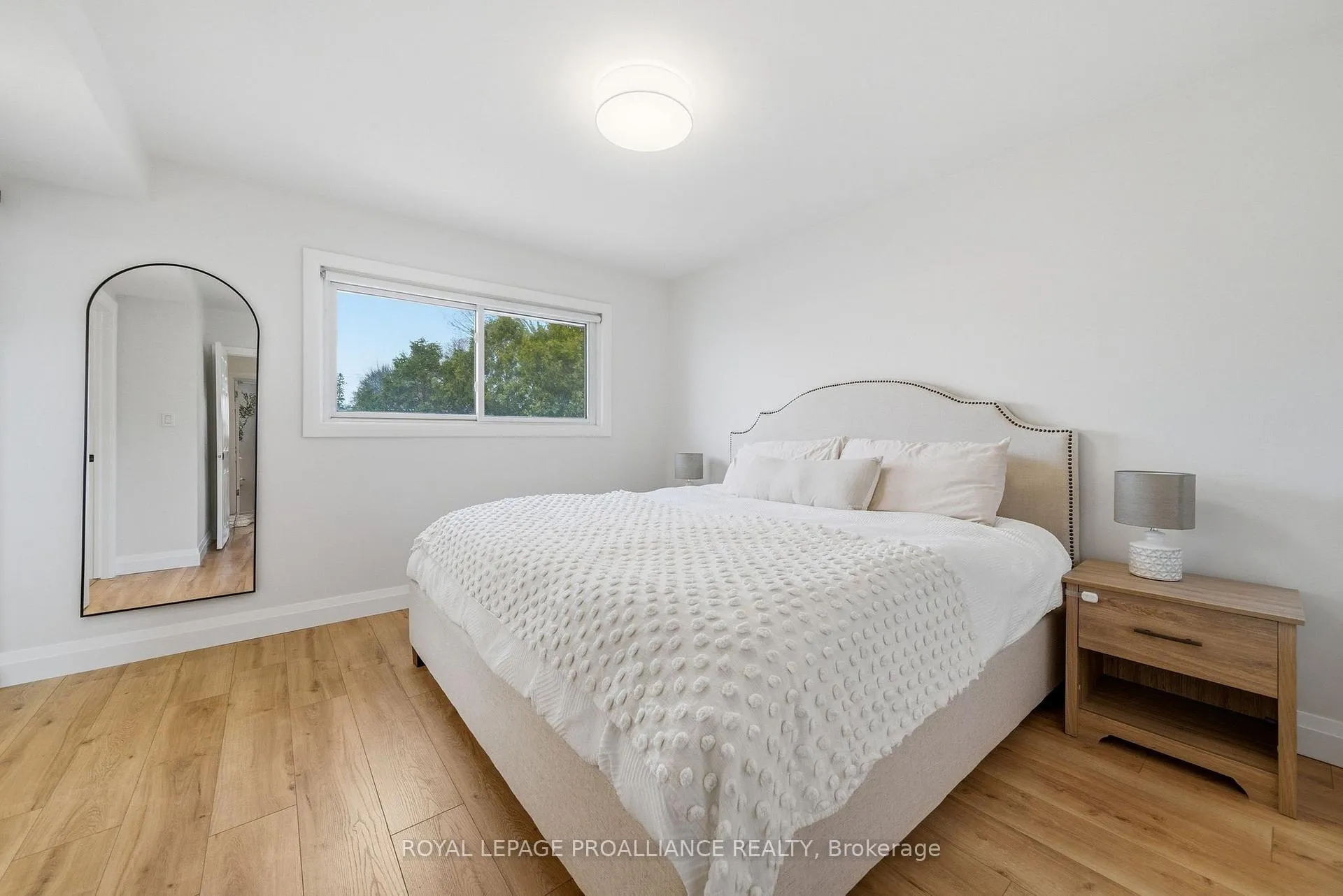 Photo 16 of 25 Southwood Crescent, Belleville, Belleville Ward — HOMEH
