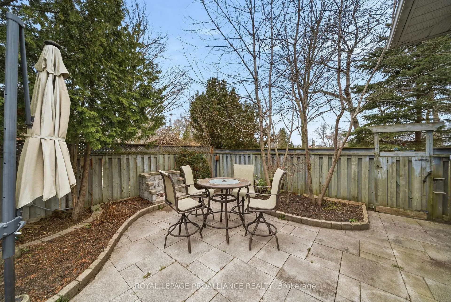 Photo 42 of 25 Southwood Crescent, Belleville, Belleville Ward — HOMEH
