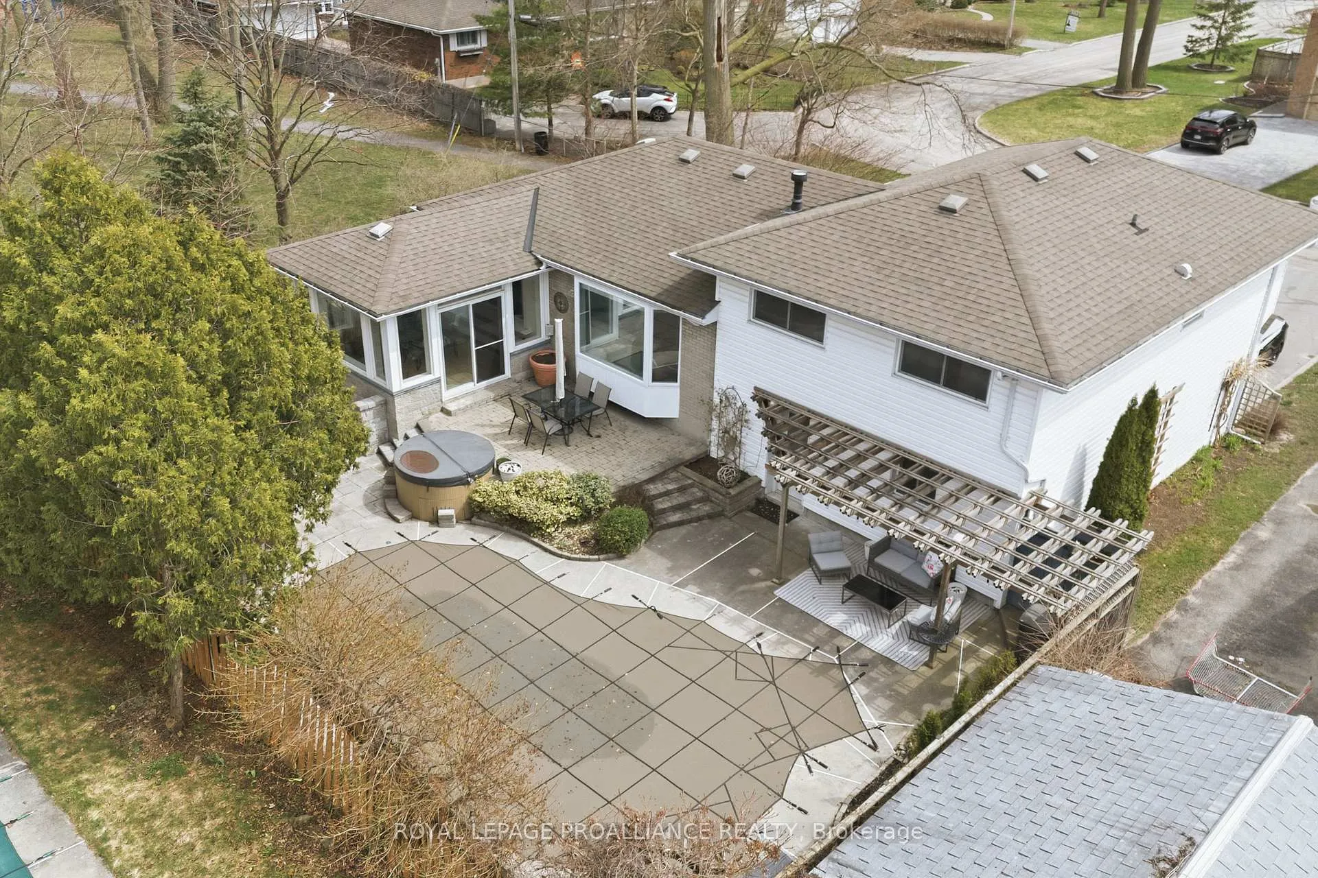 Photo 43 of 25 Southwood Crescent, Belleville, Belleville Ward — HOMEH