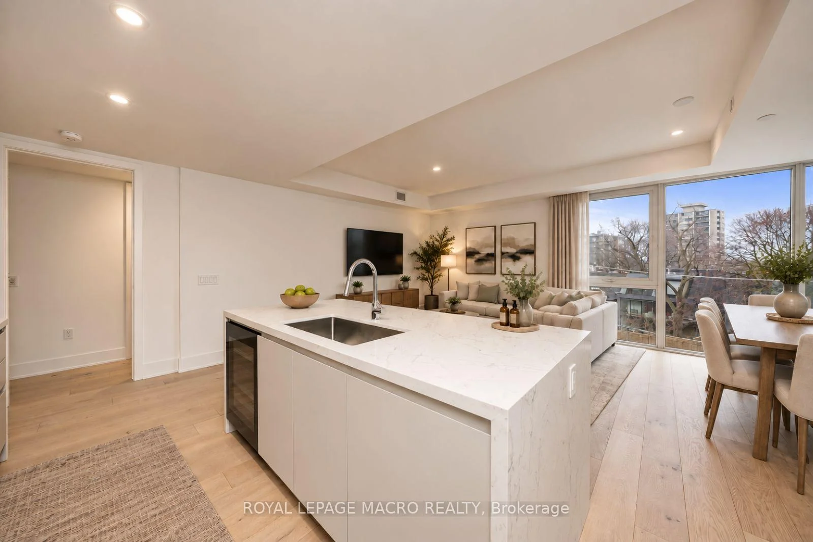 Photo 7 of Unit 403, 346 Davenport Road, Toronto, The Annex — HOMEH