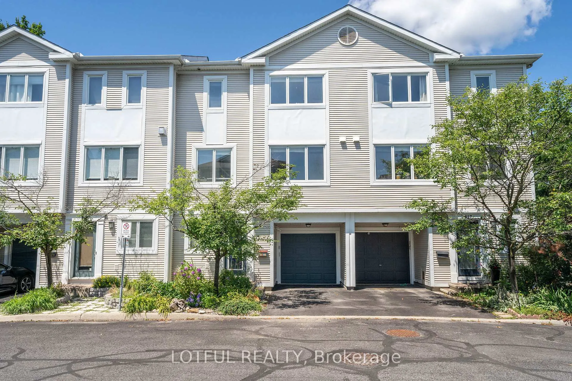 Front of 515 Burleigh Private