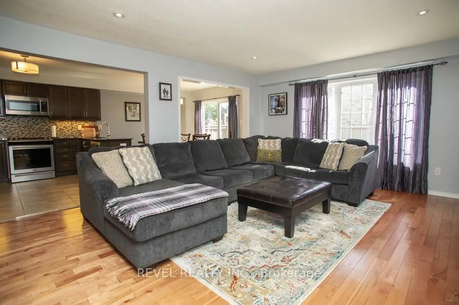 Photo 9 of 28 Barrett Avenue, Brantford — HOMEH