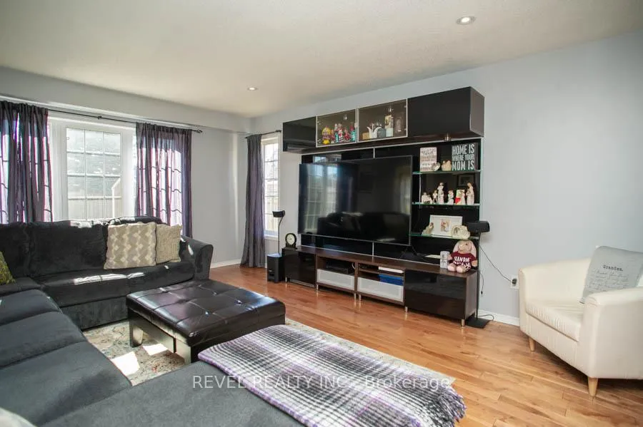 Photo 10 of 28 Barrett Avenue, Brantford — HOMEH