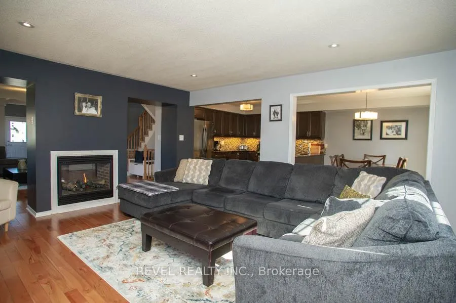 Photo 11 of 28 Barrett Avenue, Brantford — HOMEH