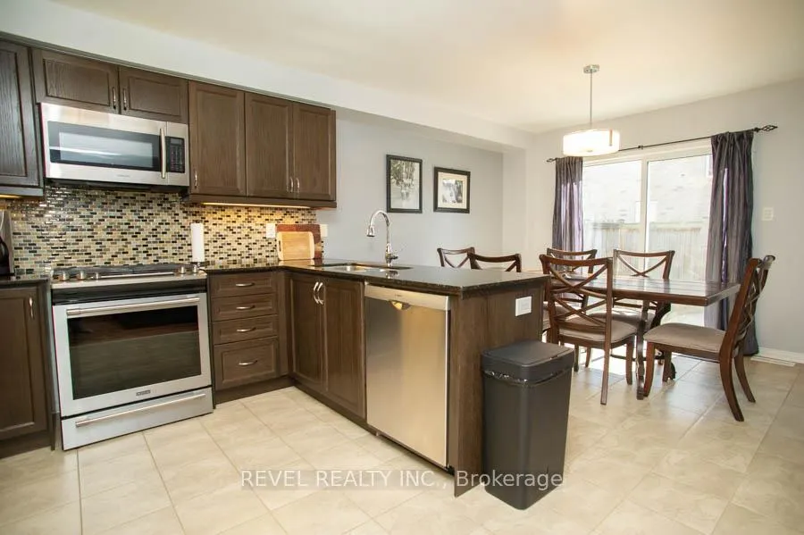 Photo 14 of 28 Barrett Avenue, Brantford — HOMEH