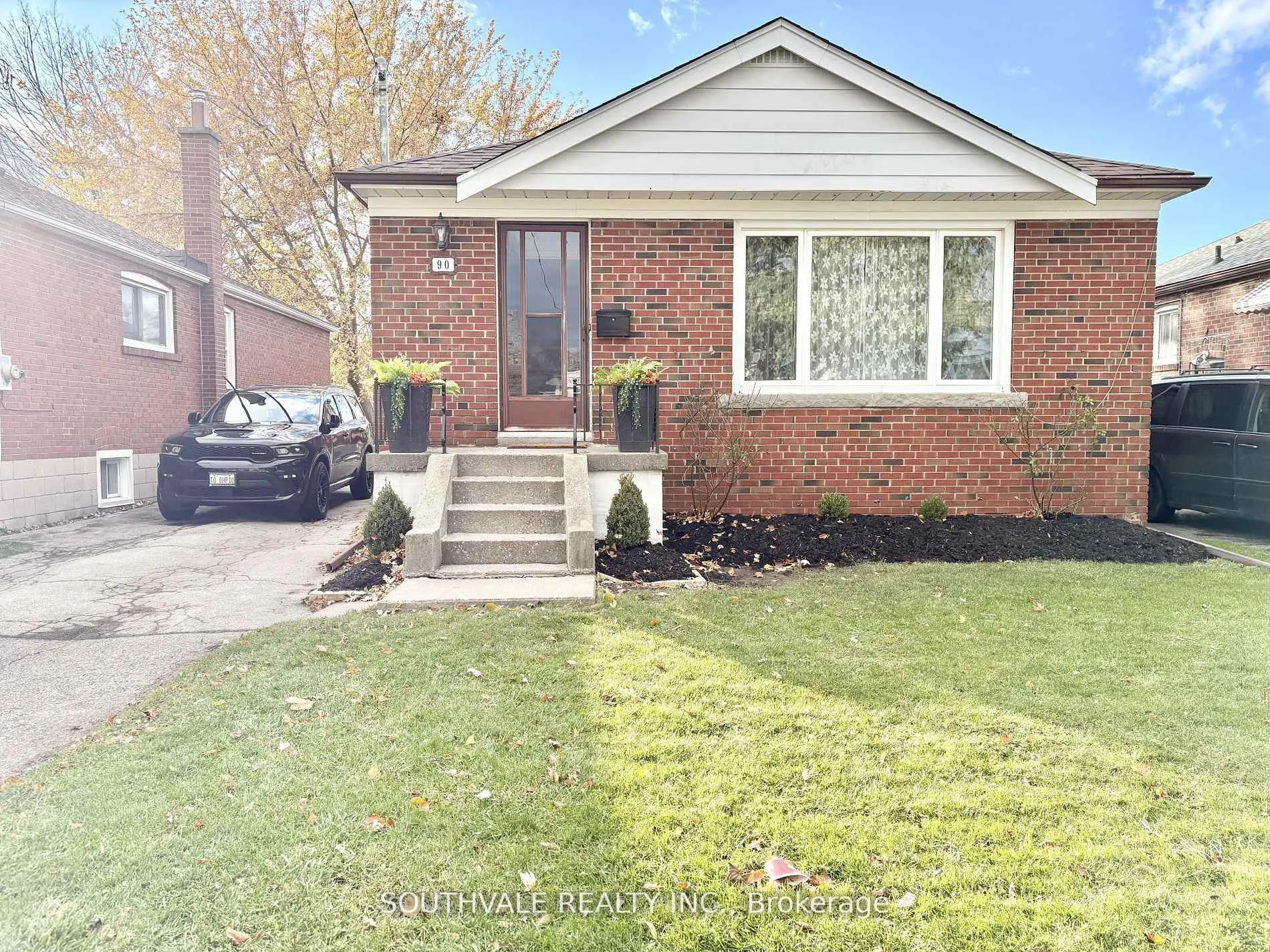 Photo 1 of 90 Trinnell Boulevard, Scarborough, Clairlea-Birchmount — HOMEH