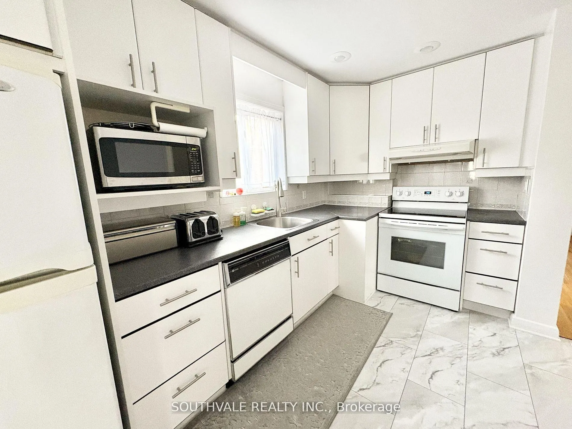 Photo 2 of 90 Trinnell Boulevard, Scarborough, Clairlea-Birchmount — HOMEH