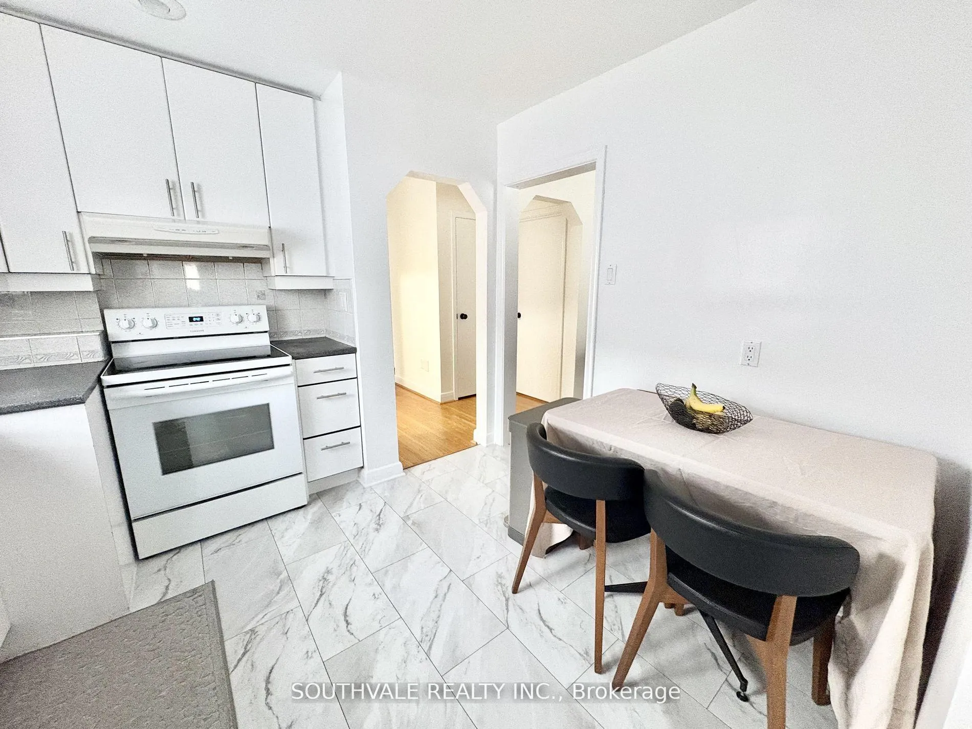 Photo 3 of 90 Trinnell Boulevard, Scarborough, Clairlea-Birchmount — HOMEH