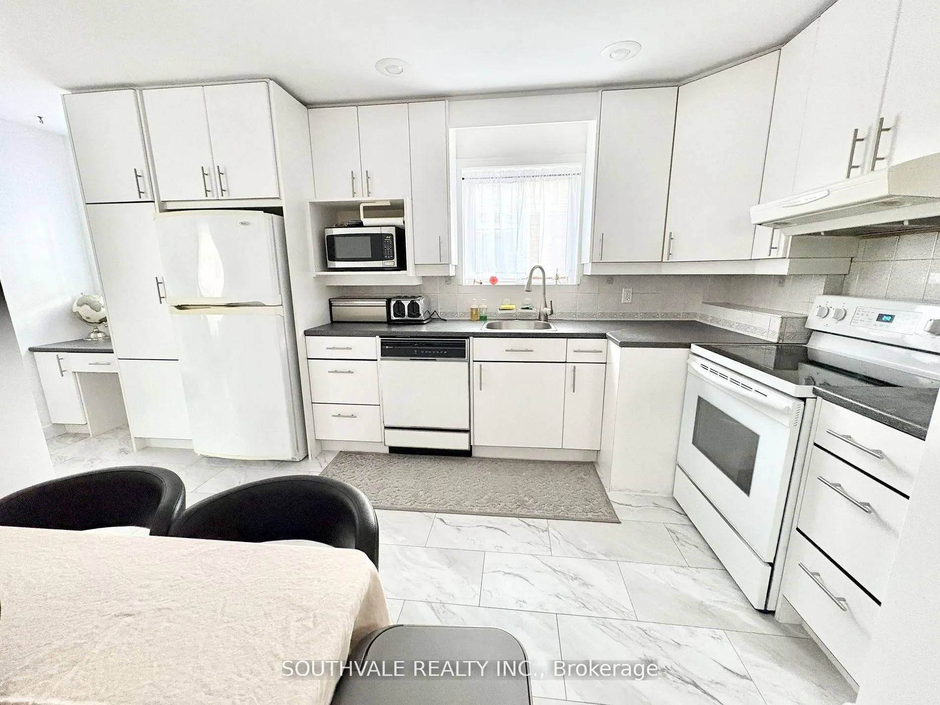 Photo 4 of 90 Trinnell Boulevard, Scarborough, Clairlea-Birchmount — HOMEH