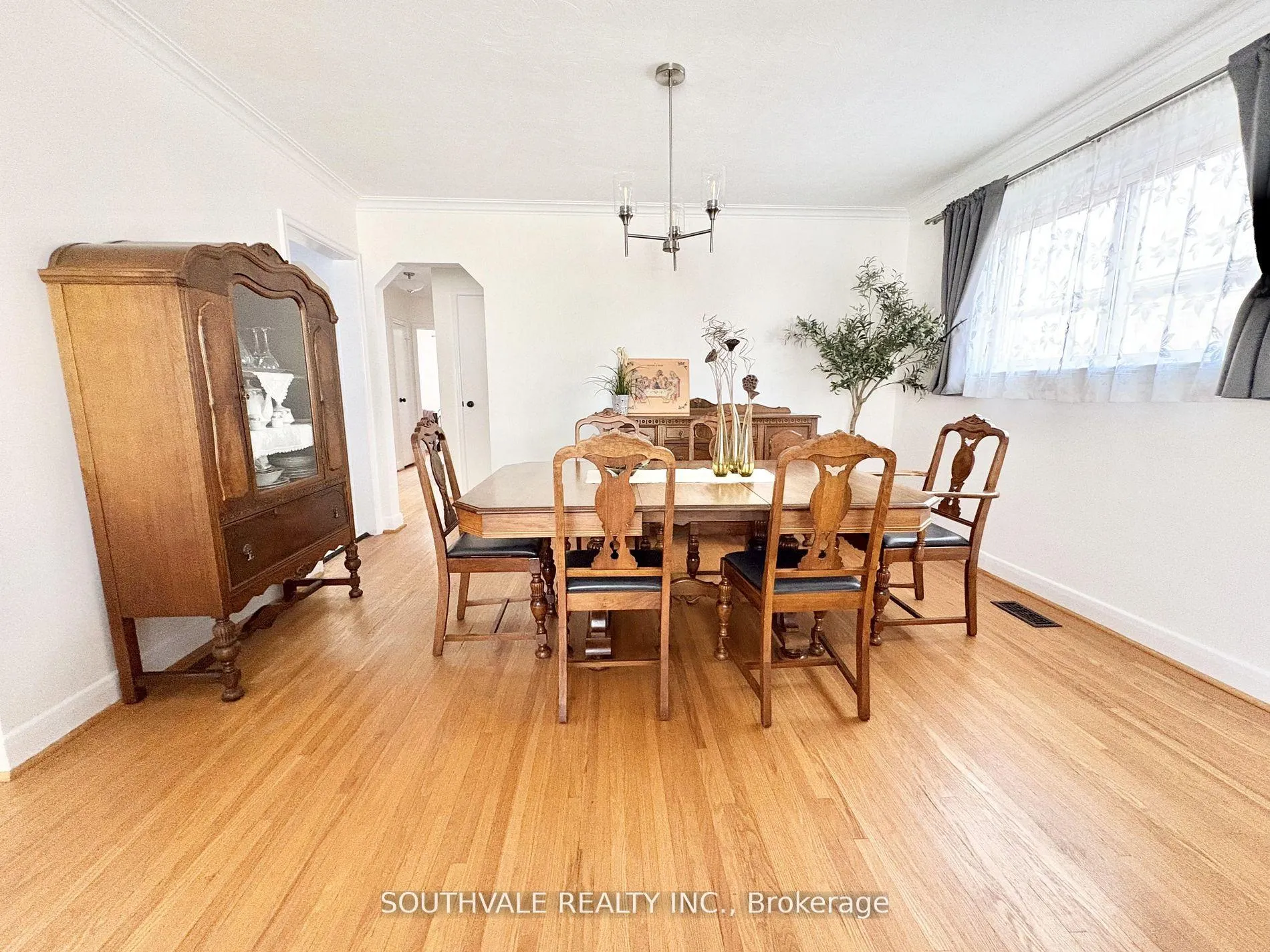 Photo 7 of 90 Trinnell Boulevard, Scarborough, Clairlea-Birchmount — HOMEH