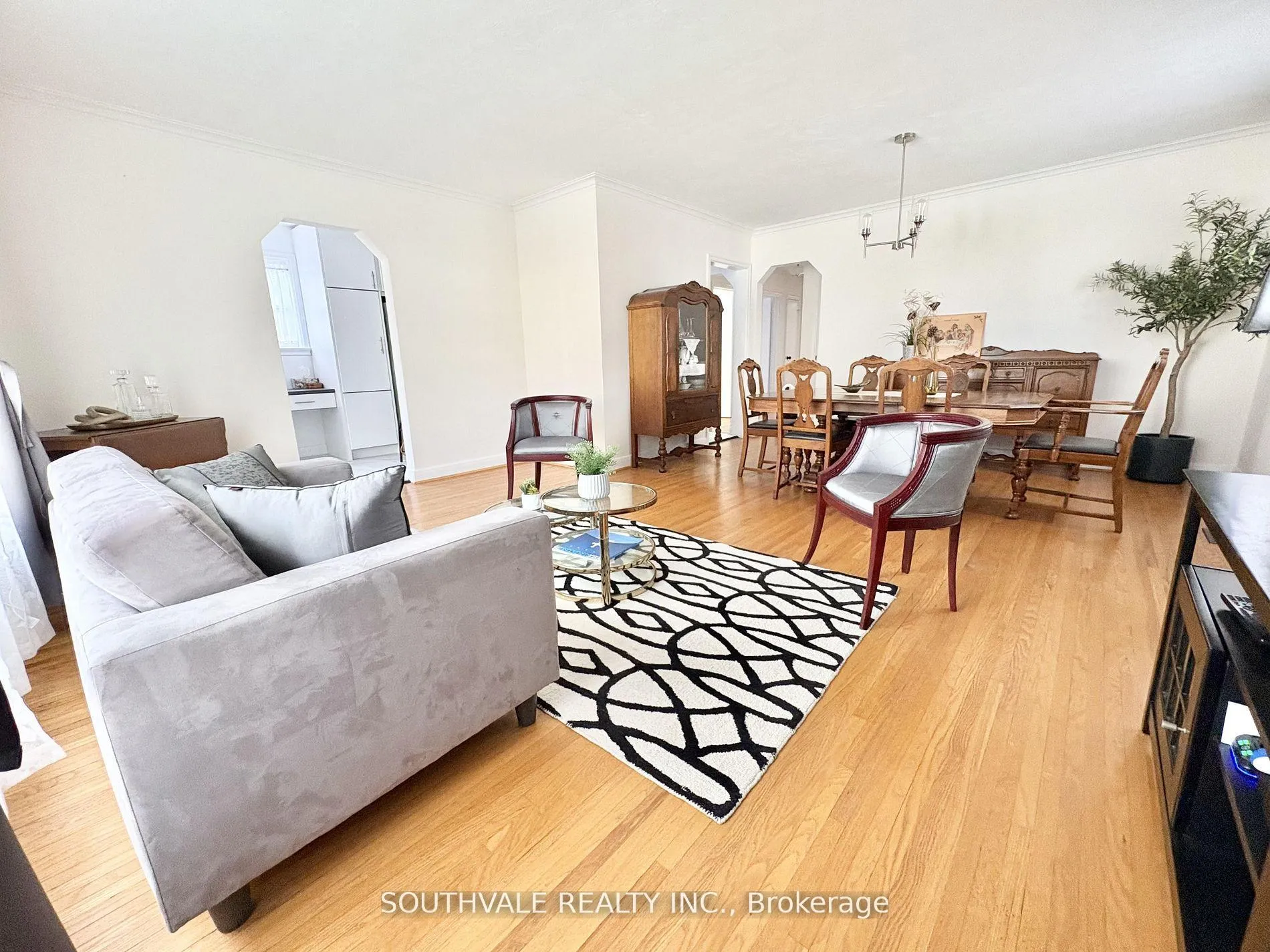 Photo 8 of 90 Trinnell Boulevard, Scarborough, Clairlea-Birchmount — HOMEH