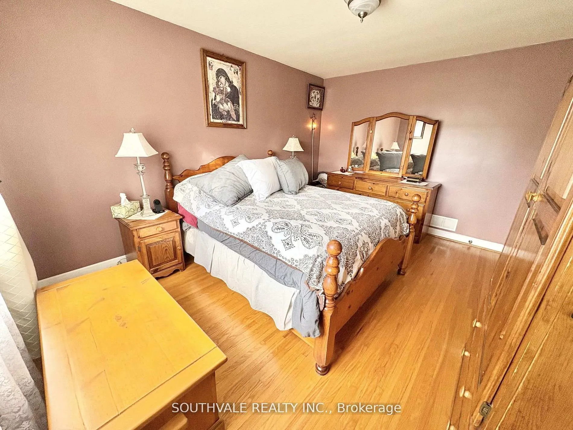 Photo 11 of 90 Trinnell Boulevard, Scarborough, Clairlea-Birchmount — HOMEH
