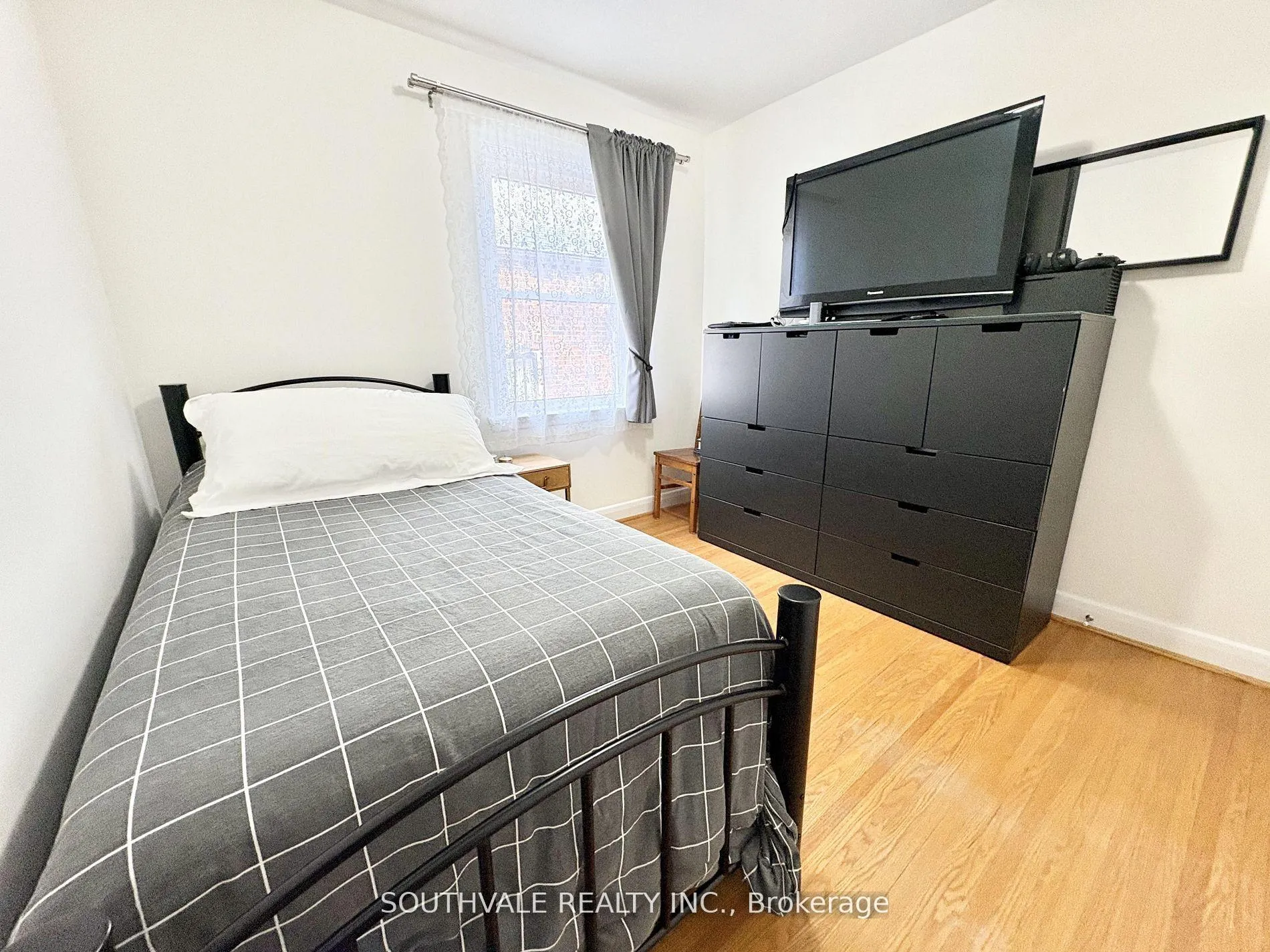 Photo 12 of 90 Trinnell Boulevard, Scarborough, Clairlea-Birchmount — HOMEH